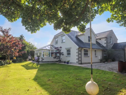 Lower Gadles Hotels in Penryn