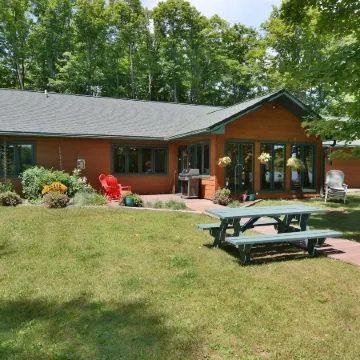 Namakagon Landing 4 Bedroom Home by RedAwning