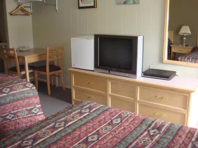 Trans Canada Motel Hotels near BC Wildlife Park