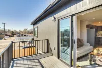 Modern Erie Home - Walk to Downtown! -  Privatzimmer