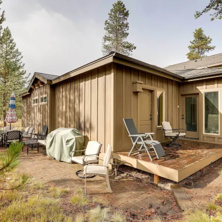 Sunriver Group Getaway: Explore Deschutes Forest!