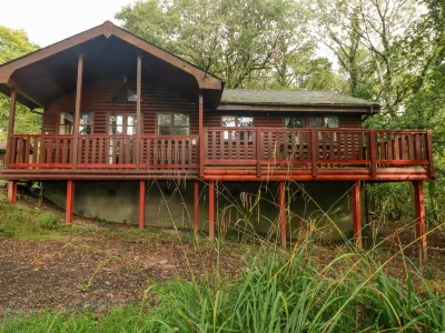 Acorn Lodge Hotels near Hywel Dda Centre
