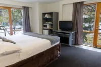River Inn Hotels near Spencers Creek