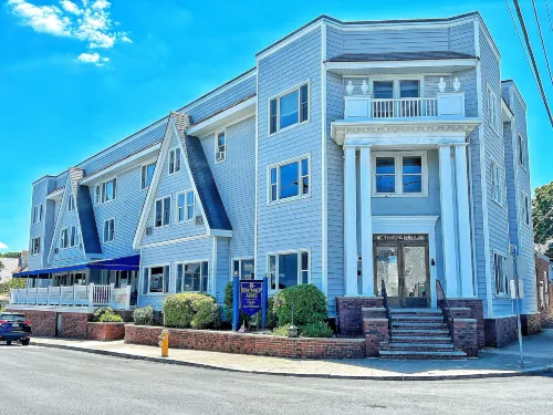 Winthrop Arms Hotel Restaurant Logan Airport - Ocean View