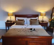 Uppercross House Hotel