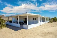 The Joshua Tree Whitmore House + Hot Tub