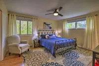 Updated Ranch-Style Home w/ Scenic Deck, Pond - 3 estrellas