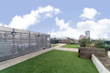 Nice Apartment in Woolwich Отели рядом с достопримечательностью «Барьер Темзы»