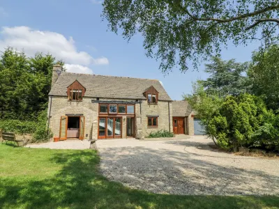 The Paddock Hotels near Freeland Nurseries