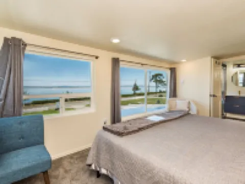 Juan de Fuca Waterfront Hotel & Cottages Hotels in Sequim