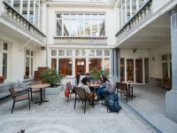 Jacques Brel Hostel Các khách sạn gần Trung tâm triển lãm sinh học Le Botanique