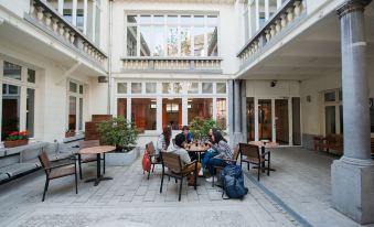 Jacques Brel Hostel