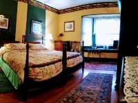 Whistler's Inn Hotels in Lenox