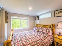 Rainforest Retreat Tiny Home: Fishing Cabin Hotels in Forks