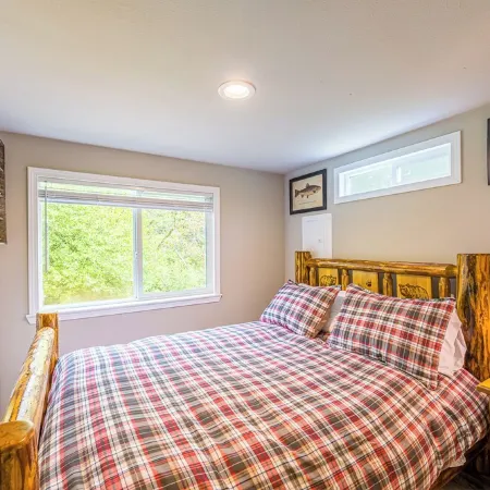 Rainforest Retreat Tiny Home: Fishing Cabin