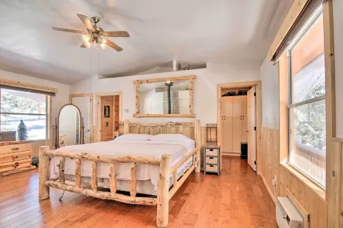 Spacious Duck Creek Village Cabin w/ Hot Tub! - acceptant les animaux