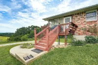 18 Mi to Table Rock Lake: Pet-Friendly Ozark Home! - parking