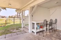 Gulf Coast Views! Coastal Winter Gem in Galveston - Country Houses