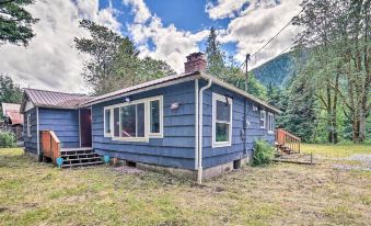 Modern Gold Bar Vacation Rental with Mountain View - Housity