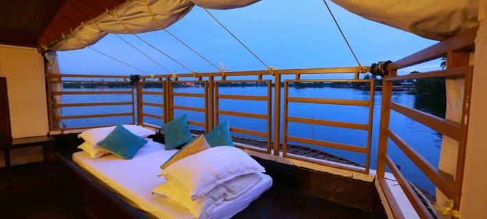 Double Decker Boathouse Hotels in Alleppey