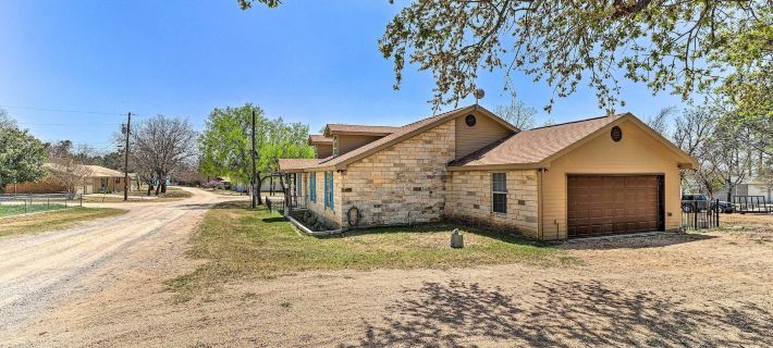 Charming Burnet Cottage w/ Lake View + Porch! Hotels in Burnet County