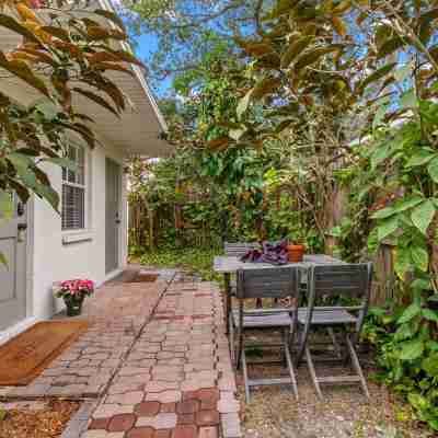 New! Bayside Escape - Cozy Hideaway Near Bayshore Beautiful Hotel Exterior