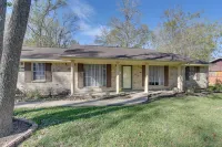 Beaumont Rental Home ~ 2 Mi to Gulf Terrace Park! - Homestays
