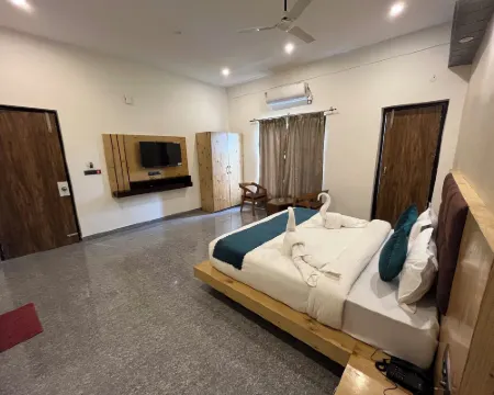 River Home Stay Hotels in Ramnagar