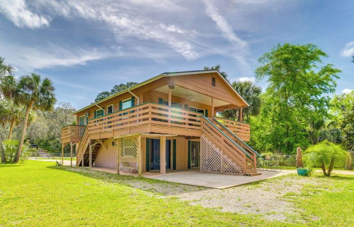 Relax Fireside: Riverfront Inglis Duplex w/ Dock