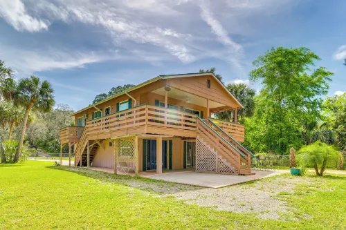 Relax Fireside: Riverfront Inglis Duplex w/ Dock - 3-stjärniga
