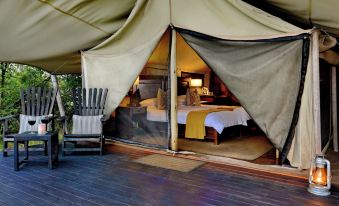 Rhino Walking Safaris