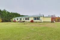 Spacious de Tour Village Home Near Lake Huron! -  Privatzimmer