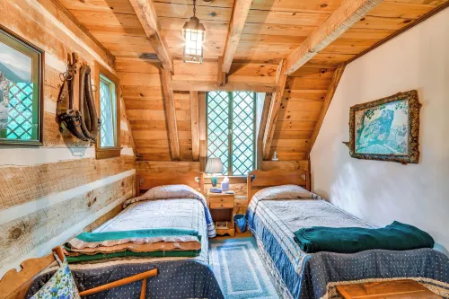 Peaceful Burnsville Cabin By South Toe River! - 2-Star