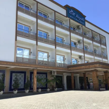EM Royalle Hotel & Beach Resort