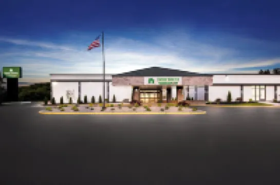 HomeTowne Studios by Red Roof & Conference Center Cortland