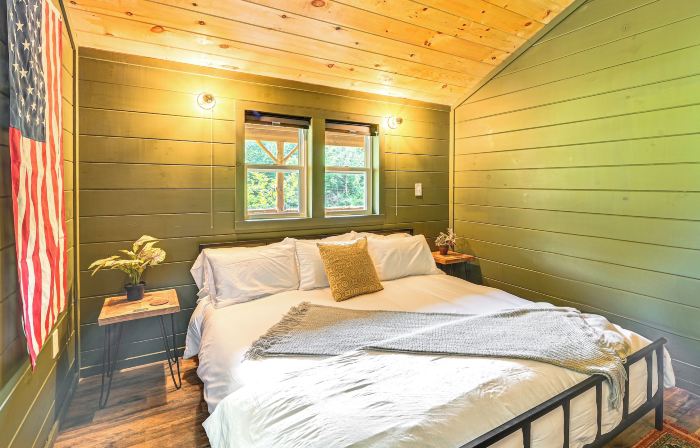 Covered Deck & Hot Tub: Cozy Retreat in Campton!
