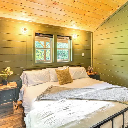 Covered Deck & Hot Tub: Cozy Retreat in Campton!