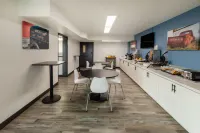 Super 8 by Wyndham Laredo - 朝食