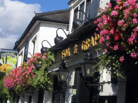 Fox and Grapes Отели рядом с достопримечательностью «Баддхападипа Темпл»