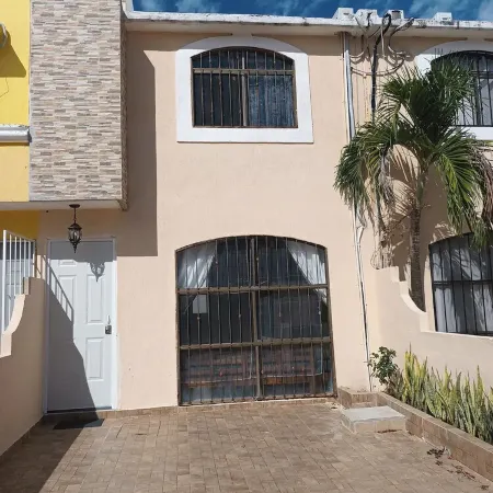 Linda casa con alberca y cascada.
