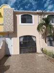 Linda casa con alberca y cascada.
