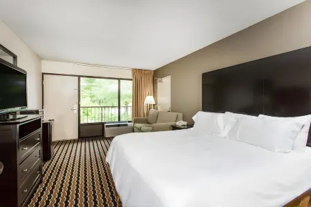 Days Inn by Wyndham Wilkesboro Отели в г. Льюис Форк