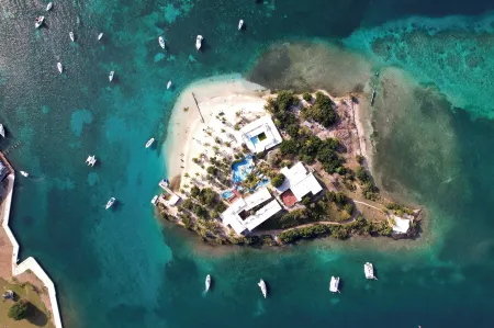 Hotel on the Cay