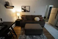 Pet Friendly Fully Furnished and Private 1 Bedroom Flat Hotel a Fond du Lac