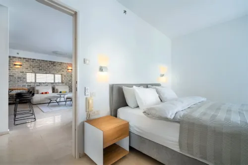 Relaxing 2 BR Apt with Parking