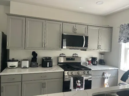 Welcome to New Paltz. Charming 3-bedroom house with AC, WIFI,