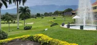 Beautiful big house, near restaurants, unicentro, jardín plaza and more.