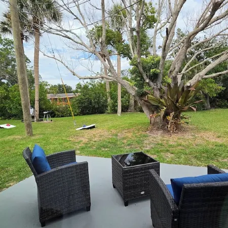 Peaceful accomodation. Walking distant to Port Richey waterfront restaurants.