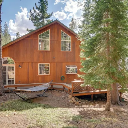 4 Mi to Downhill Ski Resort! Spacious Family Haven