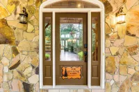 Game Room and Fireplaces Group Dahlonega Getaway - 2-Star